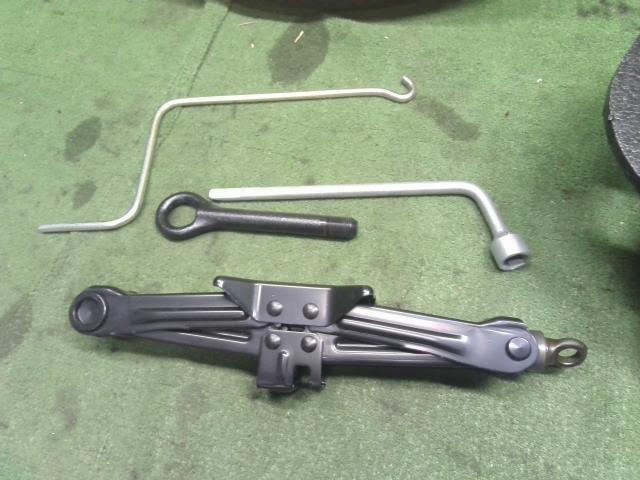 プリウスα 車載工具 DAA-ZVW41W