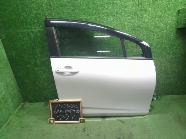 アクア 右ＦドアＡＳＳＹ 6AA-MXPK16 67001-52631