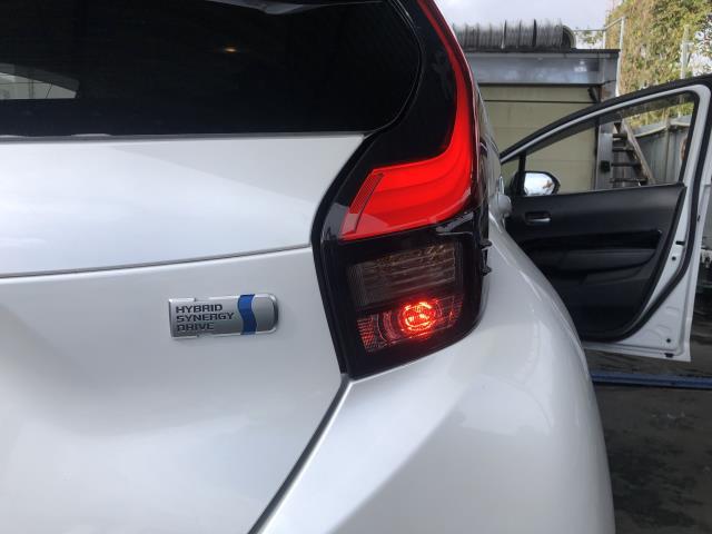 アクア 右テールランプ 6AA-MXPK16 81551-52F40
