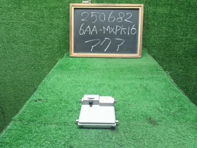 アクア カメラ 6AA-MXPK16 8646C-52090