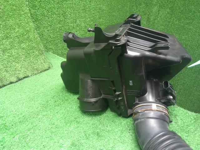 アクア エアクリーナーＡＳＳＹ 6AA-MXPK16 17700-15400