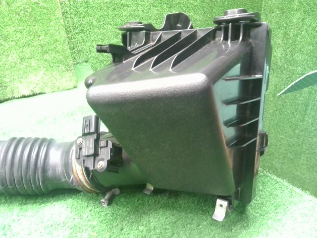 アクア エアクリーナーＡＳＳＹ 6AA-MXPK16 17700-15400