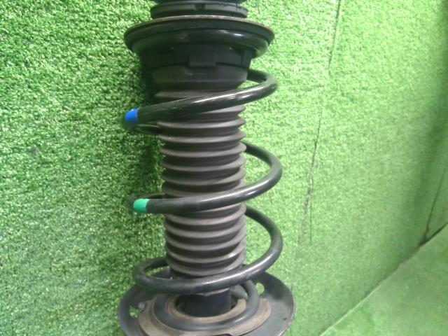 アクア 左ＦストラットＡＳＳＹ 6AA-MXPK16 48520-52G30