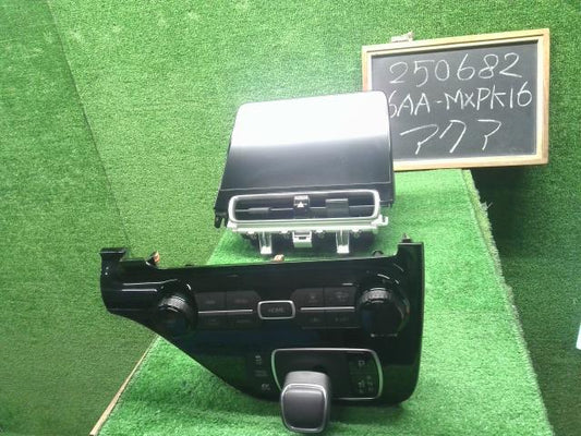 アクア カーナビゲーション 6AA-MXPK16 86140-52560
