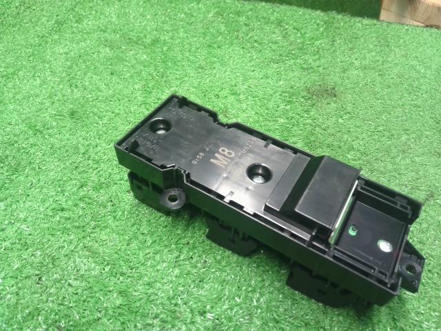 アクア パワーウインドウスイッチ 6AA-MXPK16 84040-52060