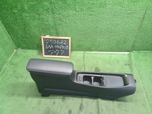 アクア コンソールボックス 6AA-MXPK16 58804-52070-C3