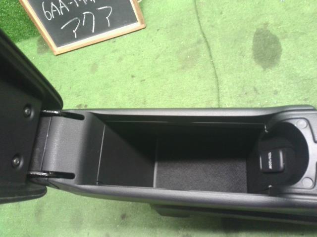 アクア コンソールボックス 6AA-MXPK16 58804-52070-C3