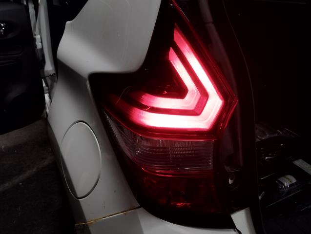 ノート 左テールランプ DBA-NE12 26550-5WK0B