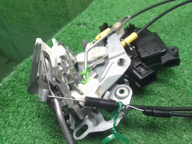 アイ 右Ｆドアロックソレノイド DBA-HA1W