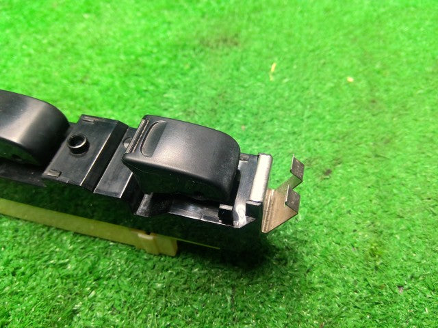 ジムニー パワーウインドウスイッチ ABA-JB23W 37990-84G30-P4Z