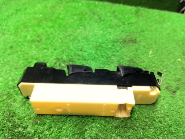 ジムニー パワーウインドウスイッチ ABA-JB23W 37990-84G30-P4Z