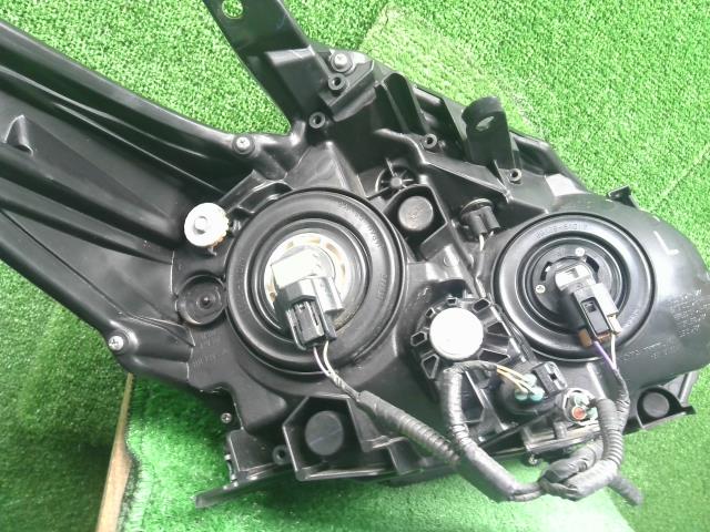 プリウス 左ヘッドランプＡＳＳＹ DAA-ZVW30