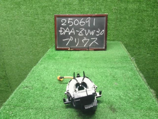 プリウス 電装部品 DAA-ZVW30 84307-74020
