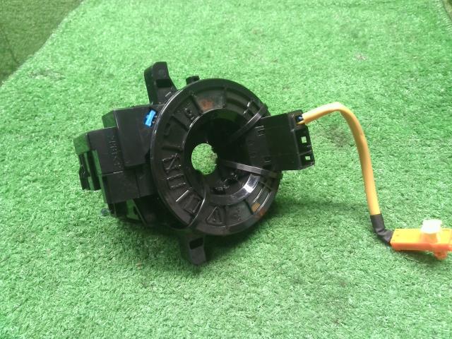 プリウス 電装部品 DAA-ZVW30 84307-74020