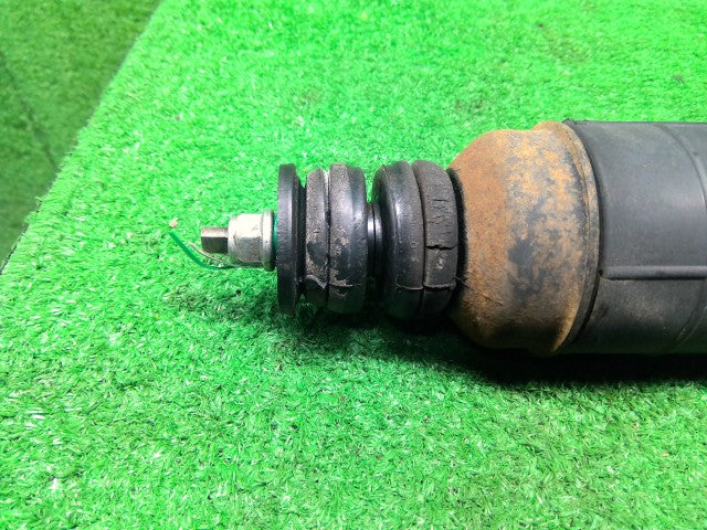 エルグランド 右Ｒショックアブソーバー UA-E51 56210-WL026