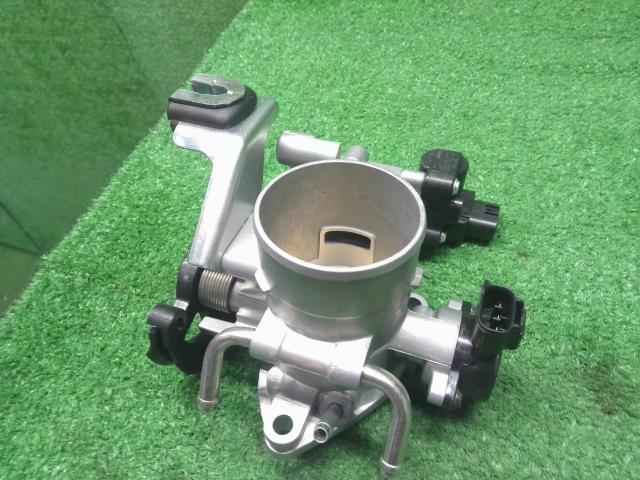 アルファード スロットルボディ UA-ANH10W 22210-28070