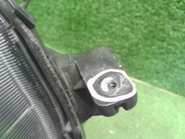 ヴォクシー 右ヘッドランプＡＳＳＹ DBA-ZRR70G 81145-28B81