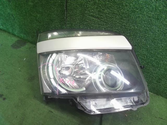 ヴォクシー 右ヘッドランプＡＳＳＹ DBA-ZRR70G 81145-28B81