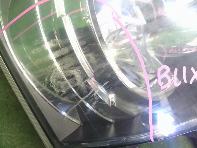 ヴォクシー 右ヘッドランプＡＳＳＹ DBA-ZRR70G 81145-28B81