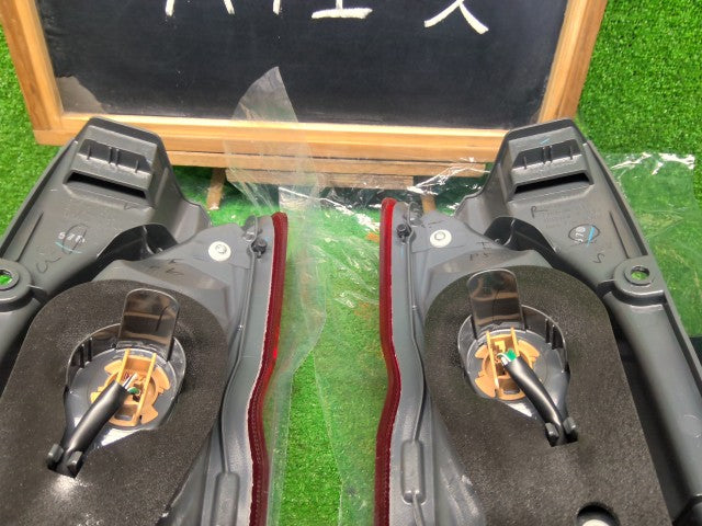 ハイエース テールランプ左右セット