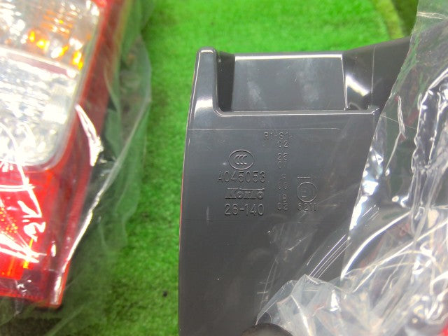ハイエース テールランプ左右セット
