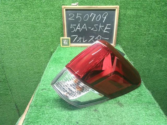 フォレスター 右テールランプ 5AA-SKE