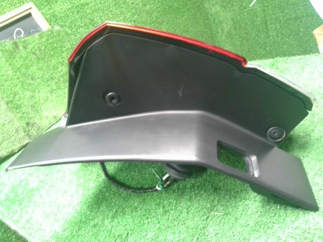 フォレスター 右テールランプ 5AA-SKE