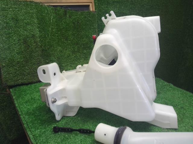 フォレスター ウォッシャータンク 5AA-SKE