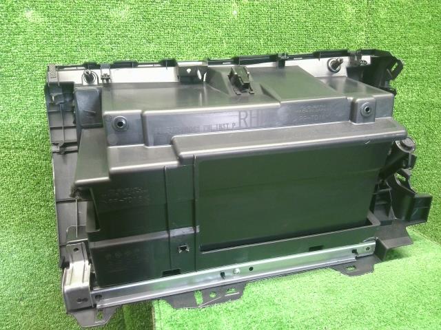 フォレスター グローブＢＯＸ 5AA-SKE