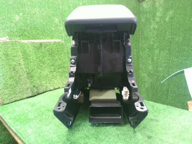 フォレスター コンソールボックス 5AA-SKE