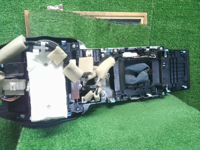 フォレスター コンソールボックス 5AA-SKE