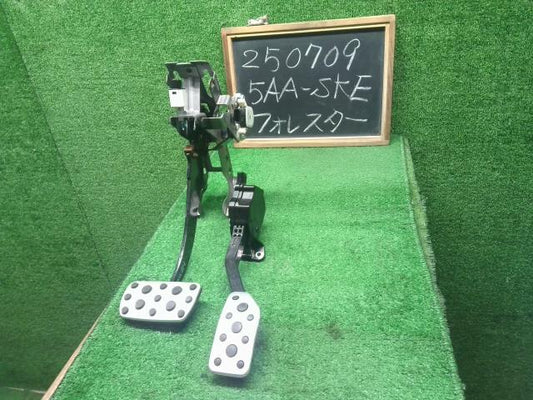 フォレスター ペダル 5AA-SKE