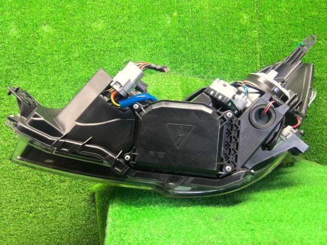 レガシィ 右ヘッドランプＡＳＳＹ DBA-BRG 84001AJ360