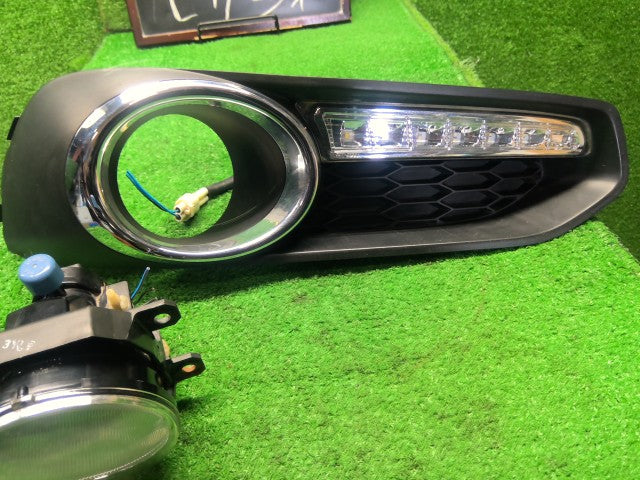レガシィ 右フォグランプ DBA-BRG 84501AJ060