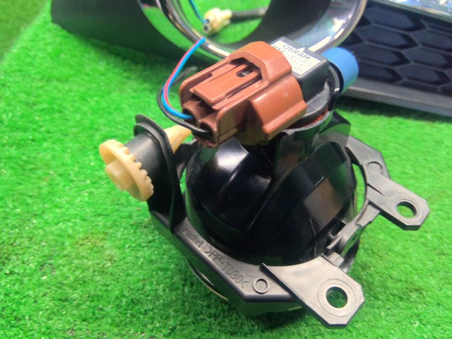 レガシィ 右フォグランプ DBA-BRG 84501AJ060