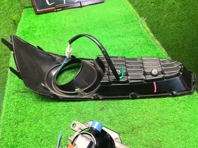 レガシィ 右フォグランプ DBA-BRG 84501AJ060