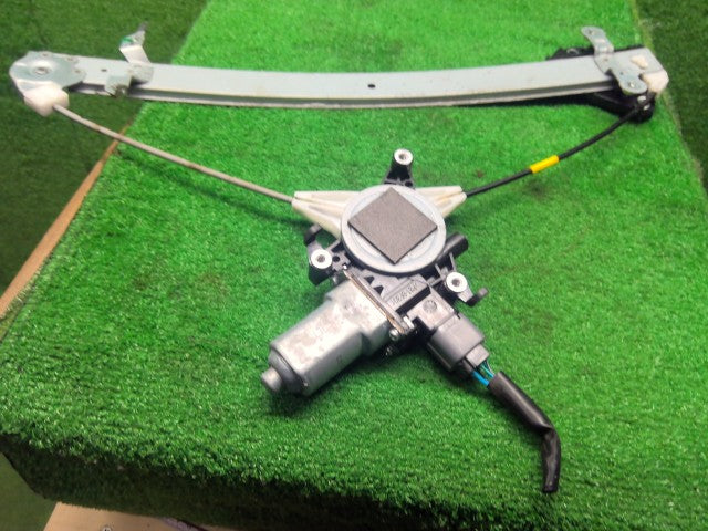 レガシィ 右Ｆドアレギュレータ・モーター DBA-BRG 61041AJ230