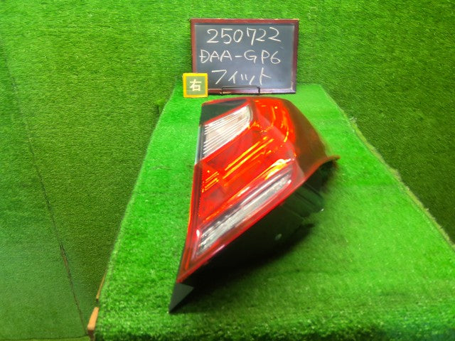 フィット 右テールランプ DAA-GP6 33500-T5A-N31