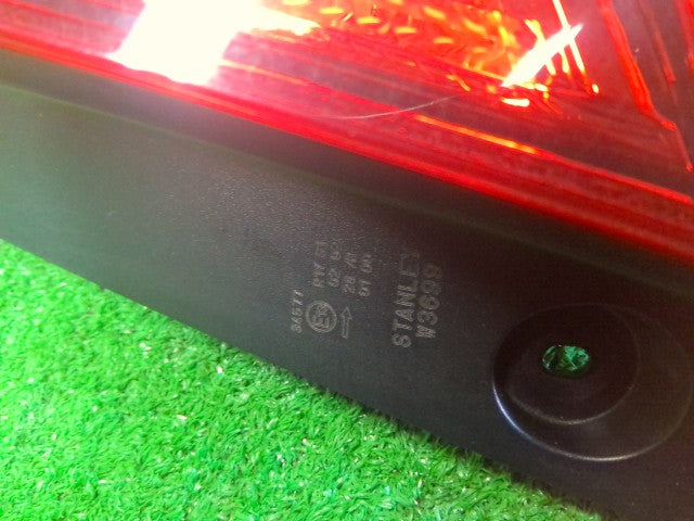 フィット 右テールランプ DAA-GP6 33500-T5A-N31