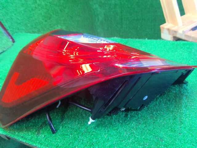 フィット 左テールランプ DAA-GP6 33550-T5A-N31