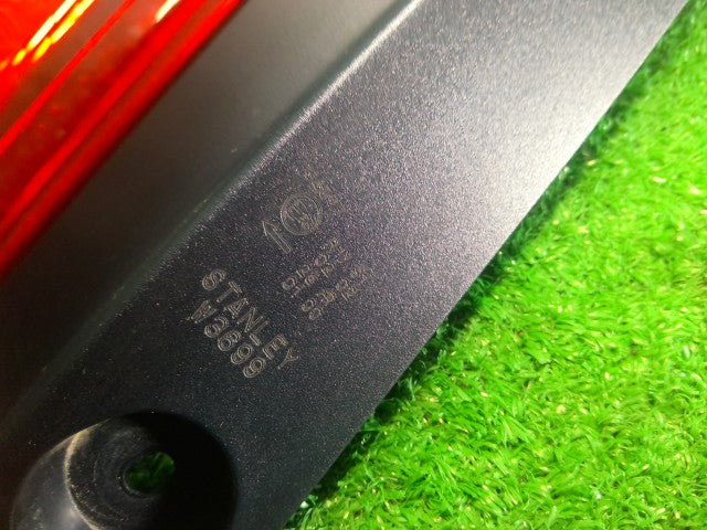フィット 左テールランプ DAA-GP6 33550-T5A-N31