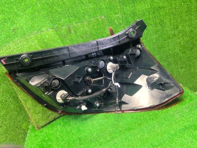 フィット 左テールランプ DAA-GP6 33550-T5A-N31