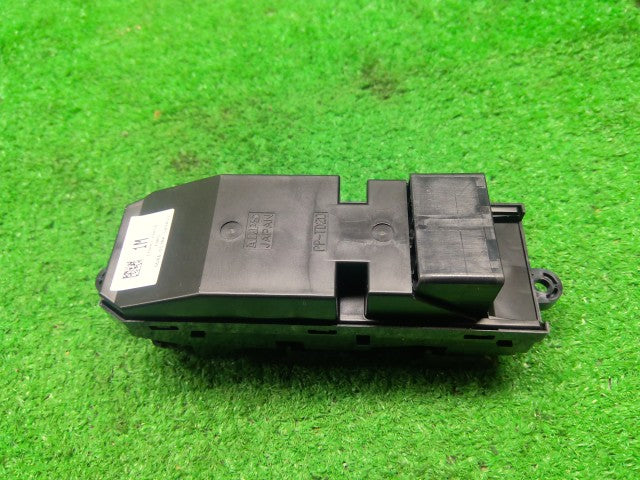 スペーシア パワーウインドウスイッチ 5AA-MK53S 37990-79R01