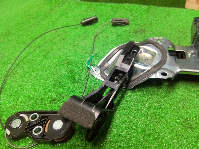 スペーシア 右パワースライドドアモーター 5AA-MK53S 84101-79R00