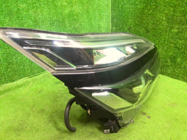 セレナ 右ヘッドランプＡＳＳＹ DAA-HFC27 26010-5TF5A