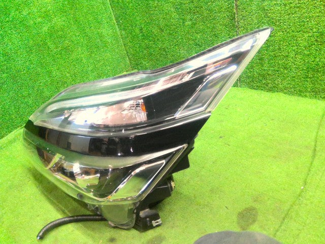 セレナ 左ヘッドランプＡＳＳＹ DAA-HFC27 26060-5TF5A