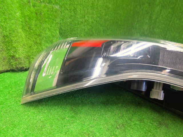 セレナ 右テールランプ DAA-HFC27 26550-5TL0B