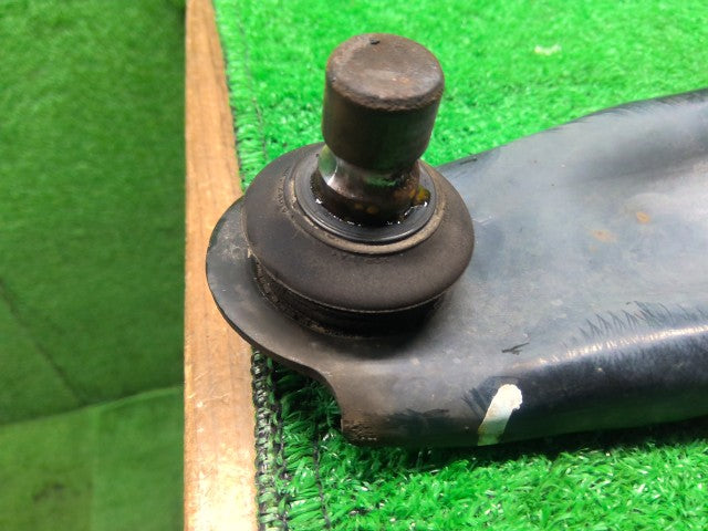 セレナ 右Ｆロアアーム DAA-HFC27 54500-5TA0A