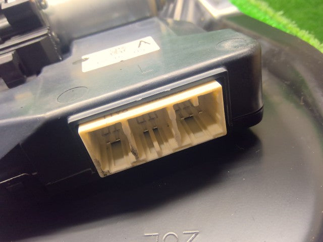 セレナ 左パワースライドドアモーター DAA-HFC27 97931-5TH1B