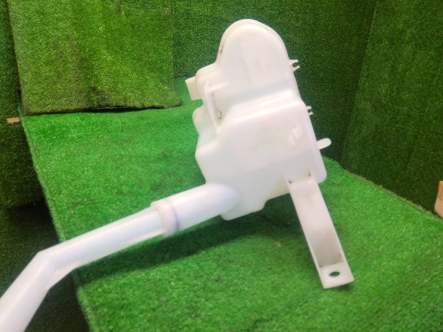 セレナ ウォッシャータンク DAA-HFC27 28910-5TA0B